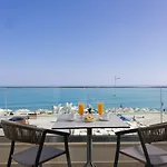 Hotel Batis Aero Beachfront Wellbeing