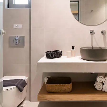 מלון דירות Batis Aero Beachfront Wellbeing