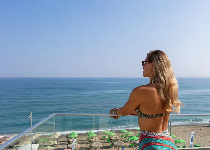 Batis Aero Beachfront Wellbeing Aparthotel 3*