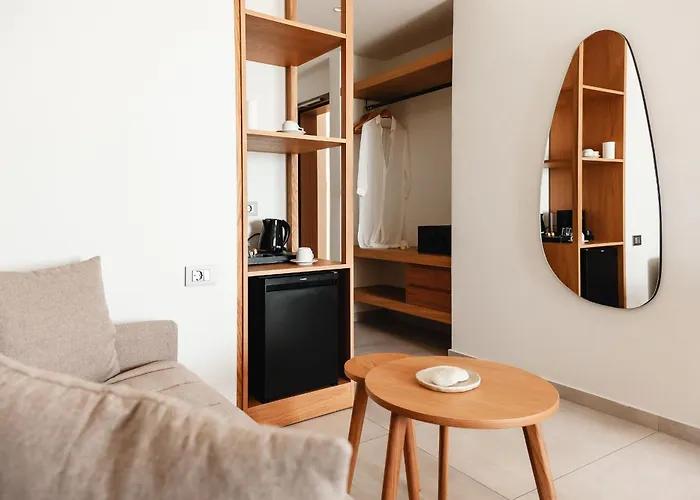 מלון דירות Batis Aero Beachfront Wellbeing