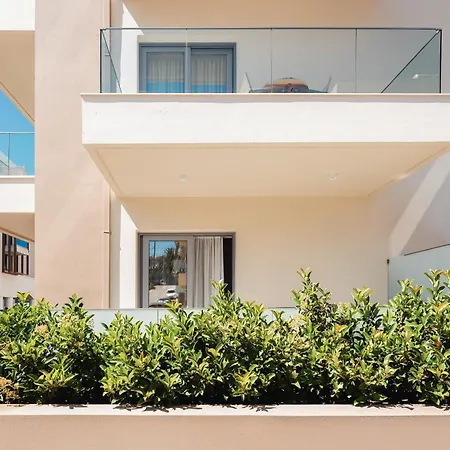 Batis Aero Beachfront Wellbeing فندق ريثيمنو