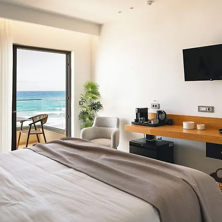 Batis Aero Beachfront Wellbeing Hotell 3*