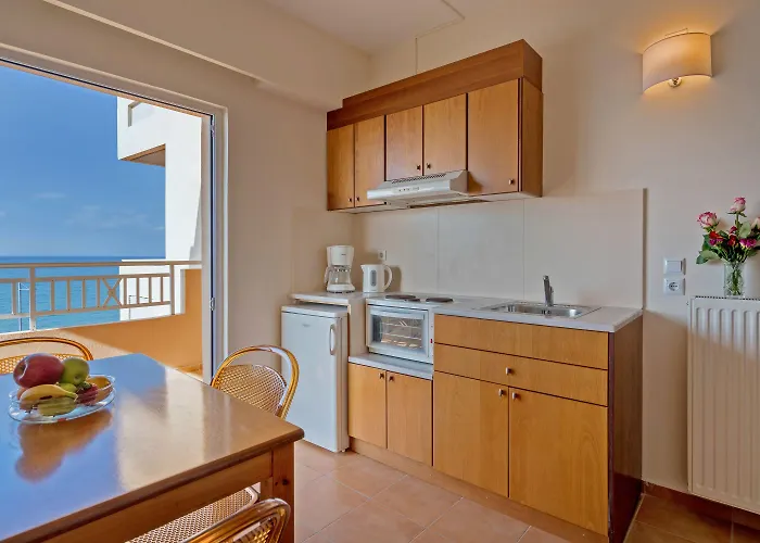 Batis Aero Beachfront Wellbeing 3* Rétino