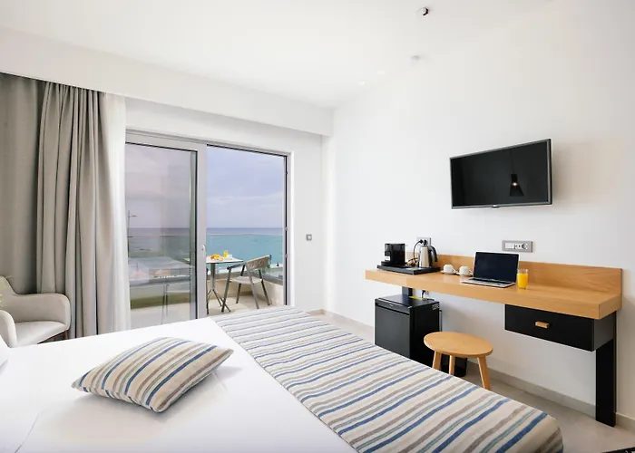 Batis Aero Beachfront Wellbeing Apartahotel